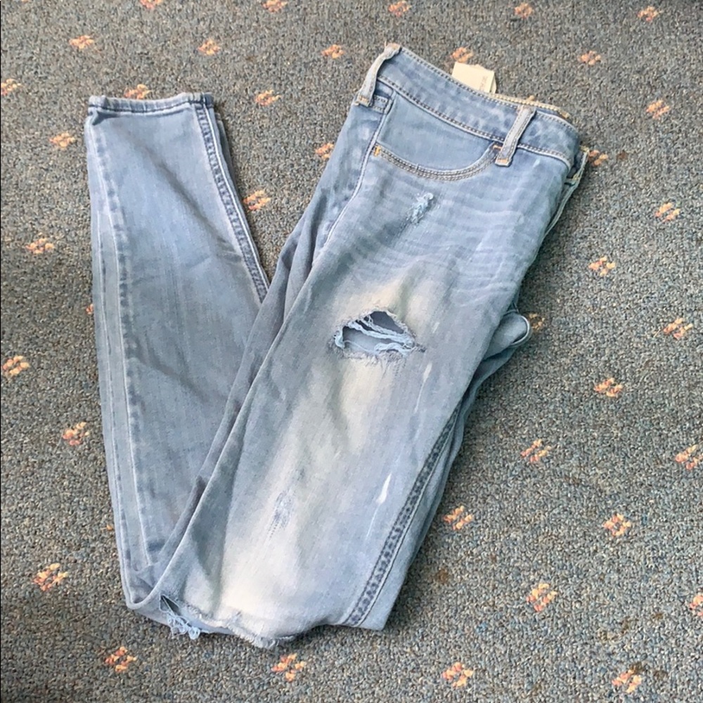 Hollister distressed jeggings size 3R